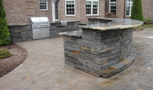 curved-counter-outdoor-kitchen
