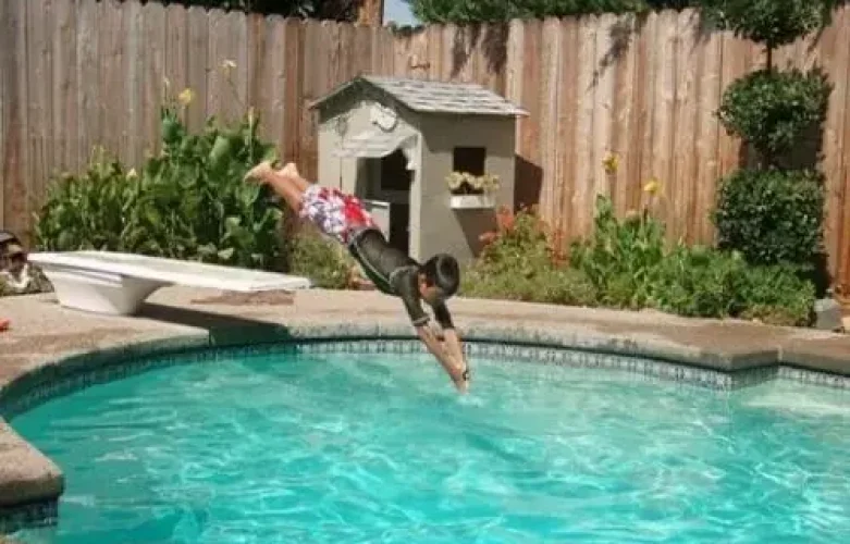 Chlorine Pools vs Saltwater Pool